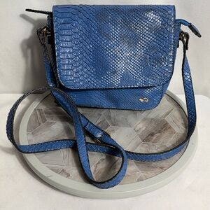 Carpisa Blue Faux Snakeskin Crossbody Bag Strap Flap Zip Pocket Purse